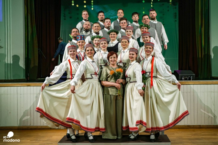 Rūdis svin